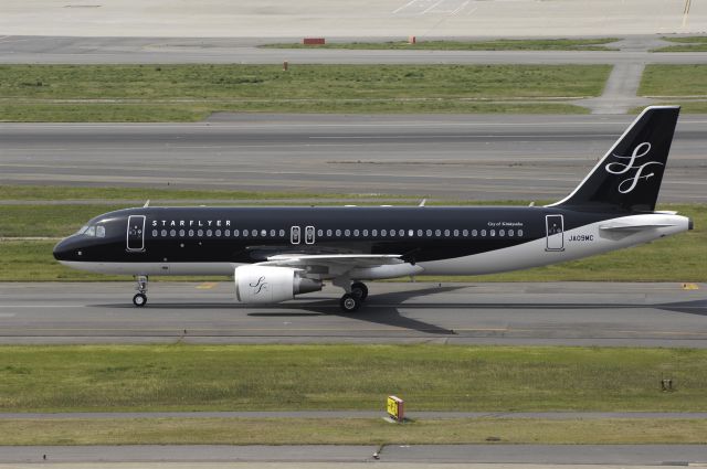 Airbus A320 (JA09MC) - Taxing at Haneda Intl Airport on 2013/04/10