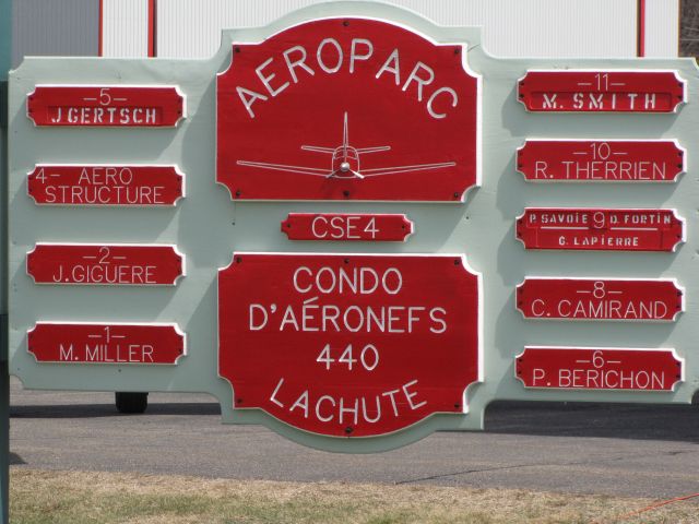 — — - Aéroport de Lachute QC. CSE4 25-04- 2009.