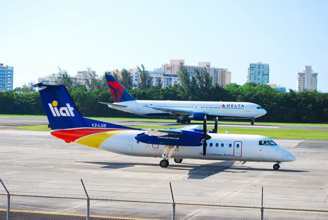 V2-LGB — - LIAT De Havilland Canada DHC-8-311 Dash 8 V2-LGB (cn 266)  San Juan - Luis Munoz Marin International (SJU / TJSJ) Puerto Rico, 8-15-2009 Aeroparque Photo: Tomás Del Coro