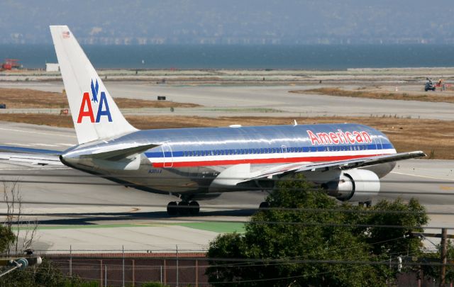 BOEING 767-200 (N321AA) - KSFO Dec 3rd, 2006 - American 767 rolling into position and hold on Runway 1R.