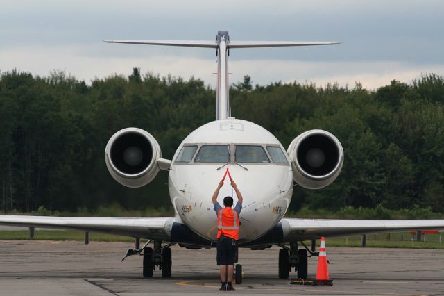 Canadair Regional Jet CRJ-200 (N8836A)