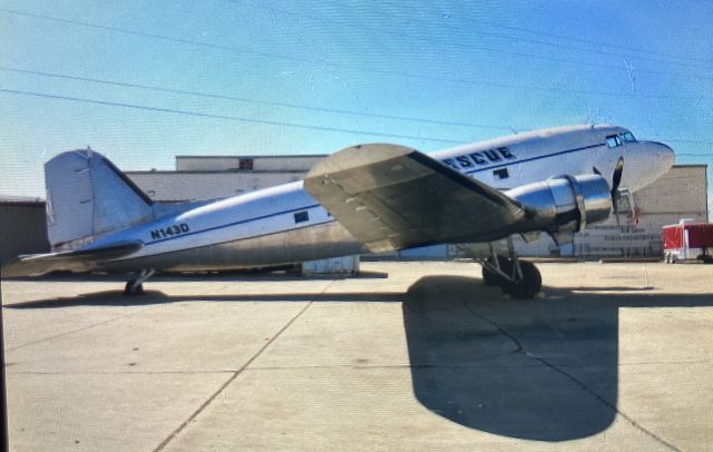 Douglas DC-3 (N143D)
