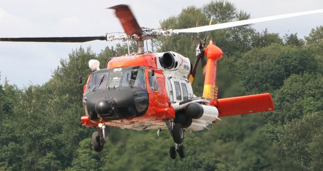 — — - Jayhawk from Air Station Astoria doing a short demo after the American Air Heroes show 6-20-09.