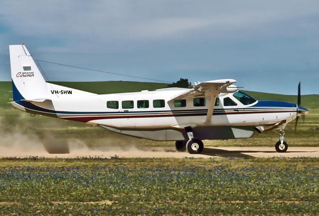 Cessna Caravan (VH-SHW) - CESSNA 208B GRAND CARAVAN - REG VH-SHW (CN 208B0457) - JAMESTOWN AIRPORT SA. AUSTRALIA - YJST (12/11/1995)