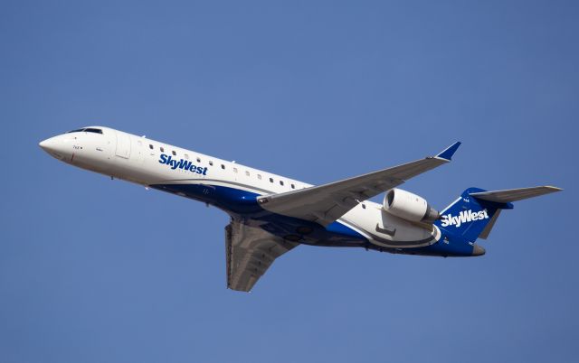Canadair Regional Jet CRJ-700 (N768SK) - Spotted at KPHX on January 14, 2021