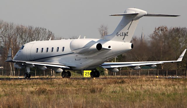 Bombardier Challenger 300 (G-LEAZ)