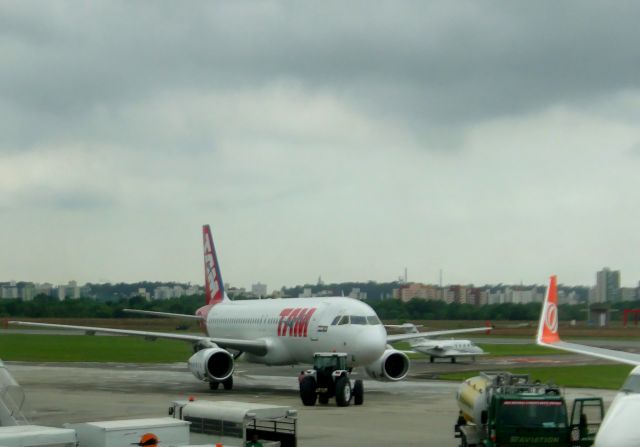 Airbus A320 (PR-MAY)