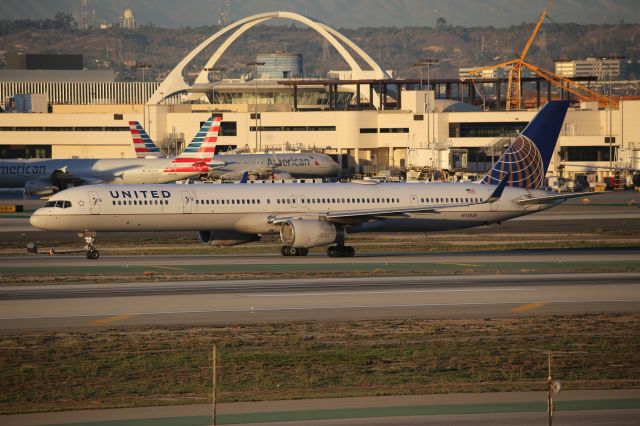 BOEING 757-300 (N75858)