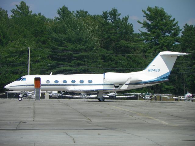 Gulfstream Aerospace Gulfstream IV (N845G) - General Dynamics owned Gulfstream 4 on the ramp at Brunswick Executive Airport waiting to pick up a passenger.