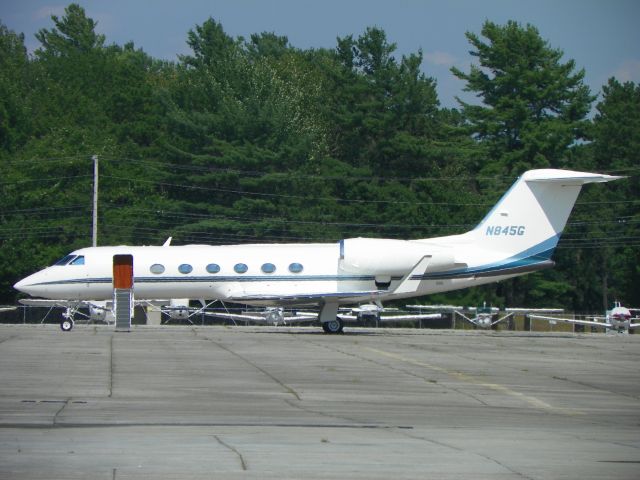 Gulfstream Aerospace Gulfstream IV (N845G) - General Dynamics owned Gulfstream 4 on the ramp at Brunswick Executive Airport waiting to pick up a passenger.