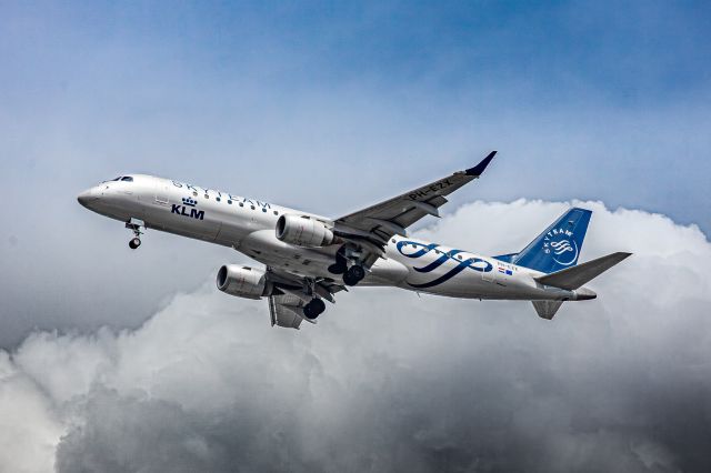 Embraer ERJ-190 (PH-EZX) - KLM SkyTeam Livery