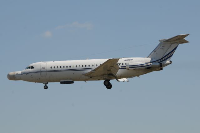 N162W — - Honeywell test aircraft landing 33-L