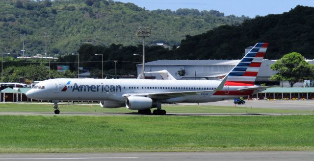 Boeing 757-200 (N185AN)