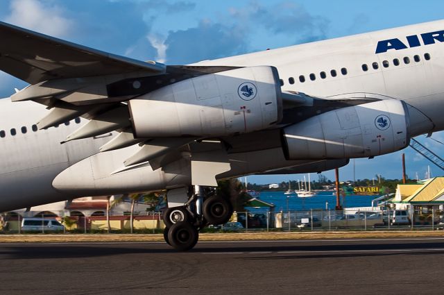 Airbus A340-300 (F-GLZS)