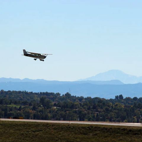 Cessna Skyhawk (N12772) - Short final 30R