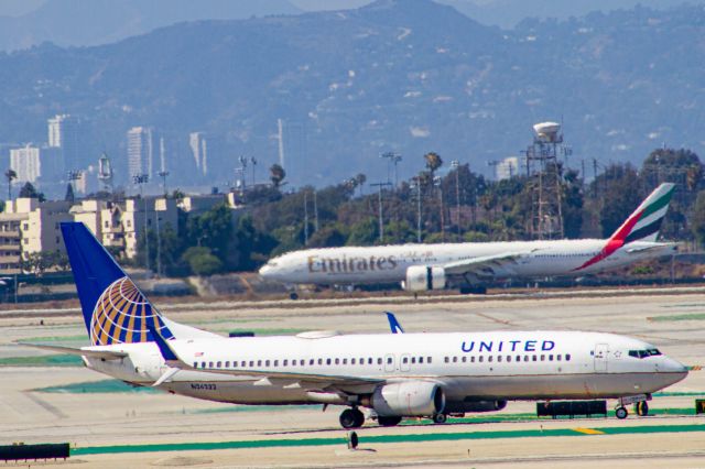 Boeing 737-800 (N26232)