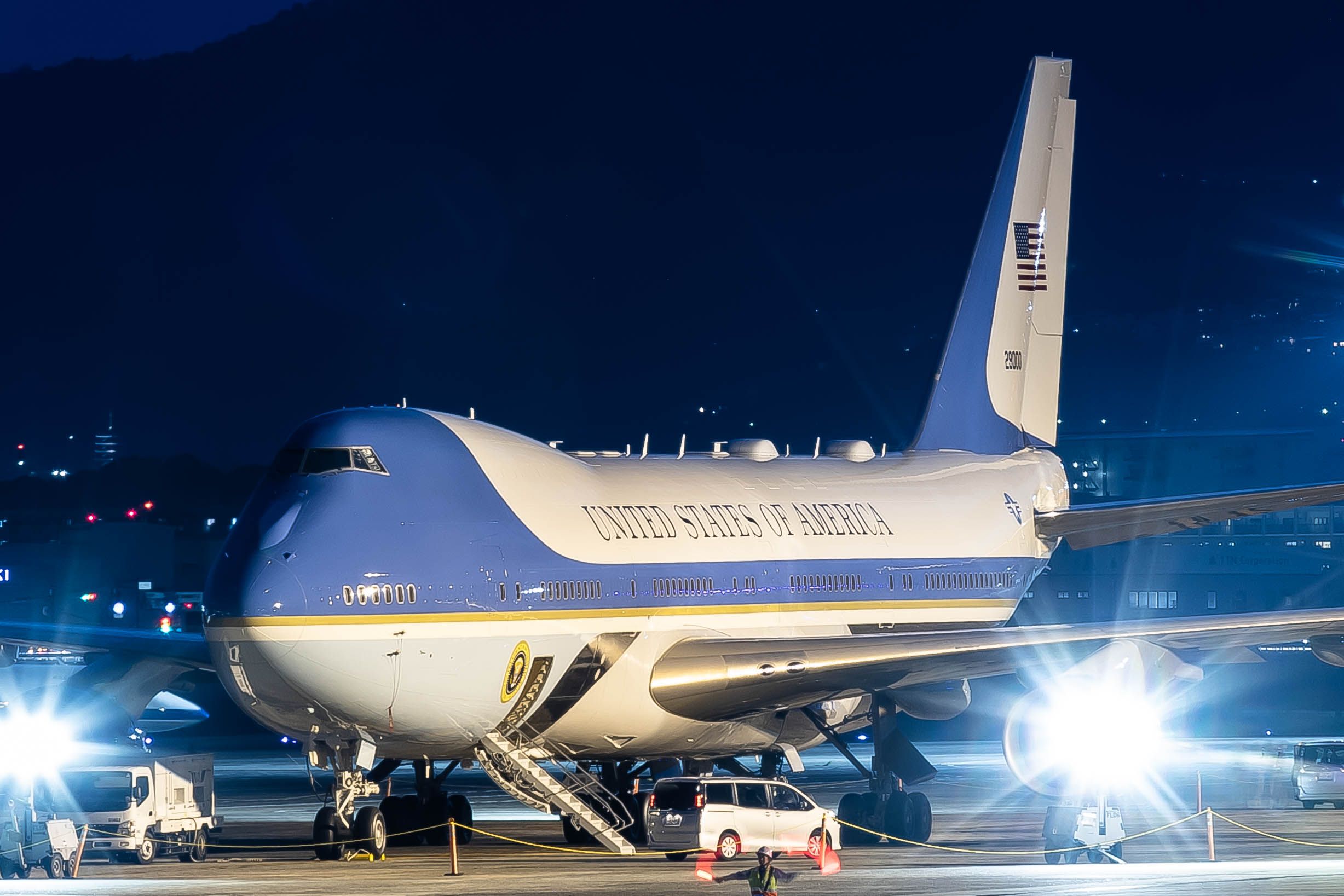 Boeing 747-200 (92-9000)