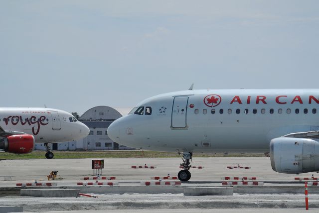 Airbus A320 (C-FDRP)