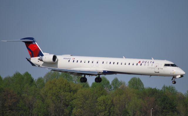 Canadair Regional Jet CRJ-700 (N166PQ) - On approach 18C - 4/4/10