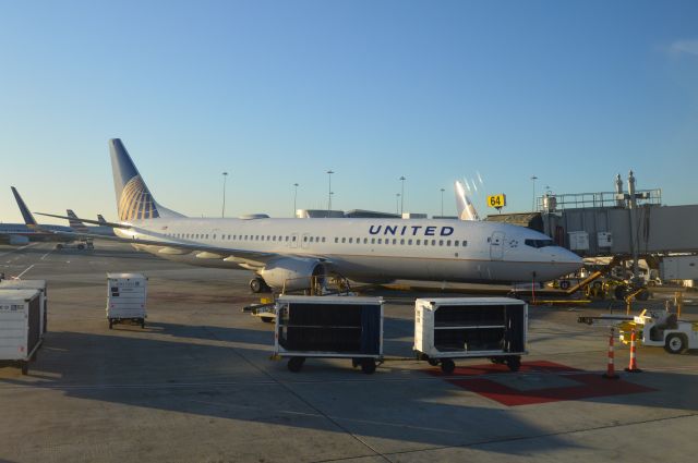 Boeing 737-800 — - Sunrise at San Francisco. Adds interesting lighting to this United 737. Taken from the window of our plane heading to LAX.