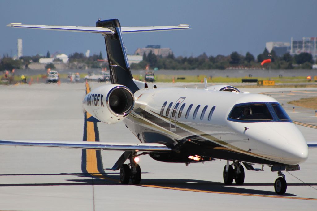 Learjet 45 (N475FX)