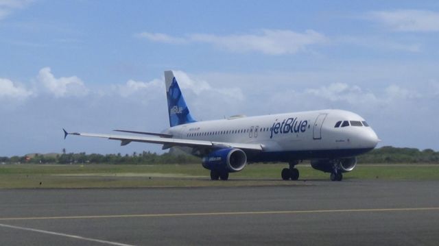 Airbus A320 (N659JB)