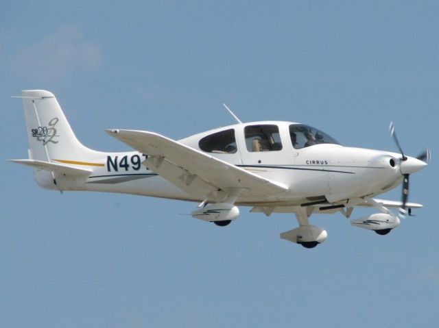 Cirrus SR-20 (N49TB) - About to land on 14 at Downtown Shreveport.