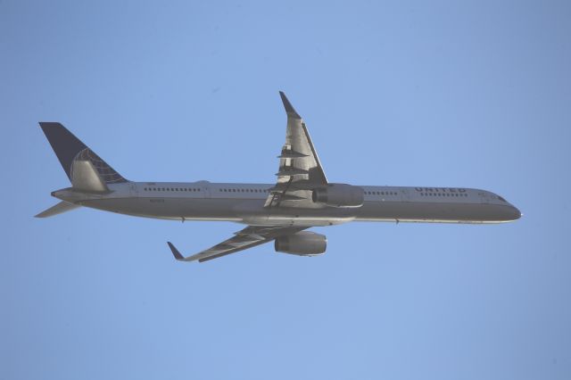 BOEING 757-300 (N57870)