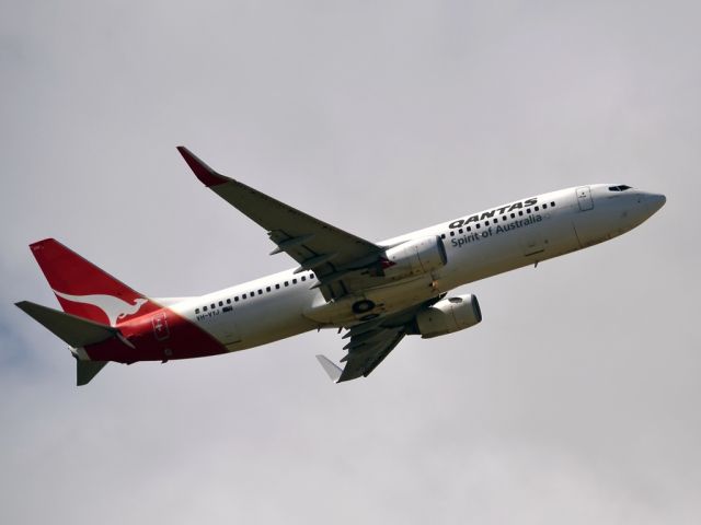 Boeing 737-800 (VH-VYJ) - Getting airborne off runway 23 and heading to Perth. Saturday, 24th March 2012.