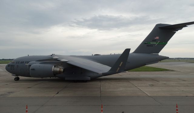 Boeing Globemaster III (08-8203) - SUPER close up of a C17 at IAG for the Thunder over Buffalo airshow!!!