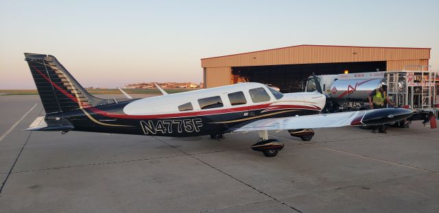 Piper Saratoga (N4775F)