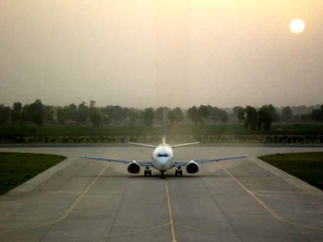 Boeing 737-200 (AP-BEH)