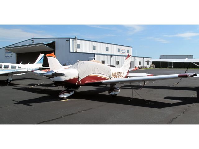 Piper Cherokee (N8255J)