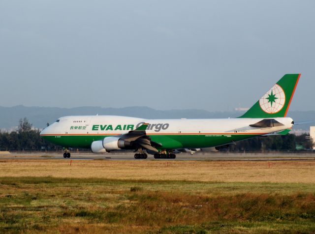 Boeing 747-400 (B-16407)