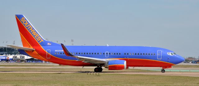 BOEING 737-300 (N625SW)