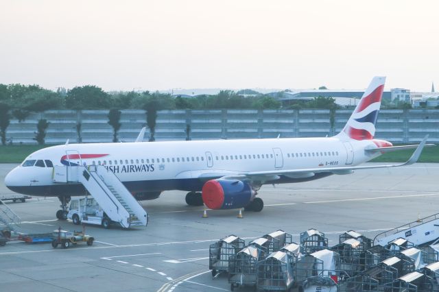 Airbus A321 (G-NEOS)