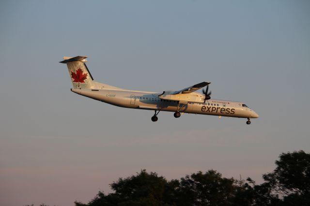 de Havilland Dash 8-400 (C-GGOF)