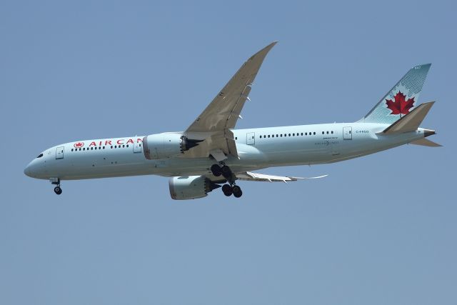 Boeing 787-9 Dreamliner (C-FRSO) - 08/06/2018: Landing flight from Toronto, on path to runway 26.