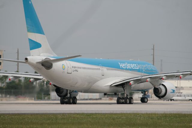 Airbus A330-300 (LV-FNJ)