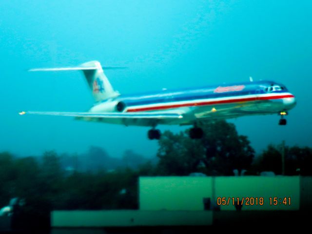 McDonnell Douglas MD-83 (N9681B)