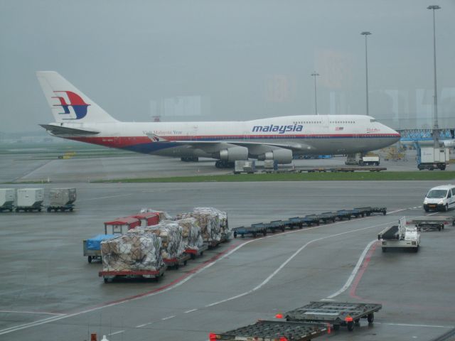 Boeing 747-400 (9M-MPB) - 2009-04-29 before take off to KL