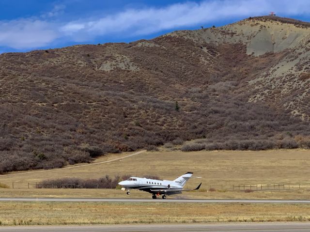 Hawker 800 (N681SC)