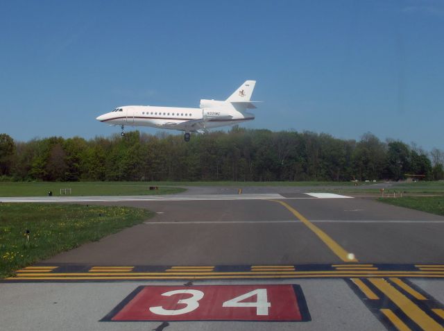 Dassault Falcon 900 (N331MC) - Landing runway 34 at HPN.