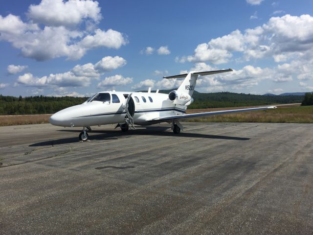 CORBY Starlet (N525LX) - Visited Berlin Regional Airport to spot this Aircraft. Rare chance I had to get close to this Cessna Citation CJ1. Thanks to the Airport staff, they allowed me into the ramp area to film/photograph this aircraft while it was on the ground.