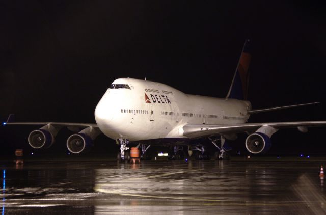 Boeing 747-400 (N667US)