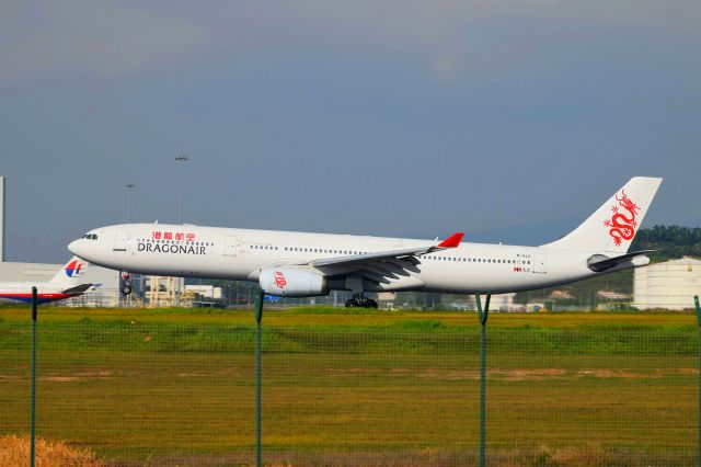 Airbus A330-300 (B-HLE) - KA725 Landed on Runway 32L of WMKK