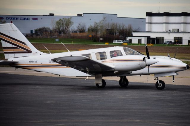 Piper Seneca (N455US) - 1981 Piper Seneca II (PA-34-200T) arriving into the FBO ramp at the Buffalo Niagara International Airport