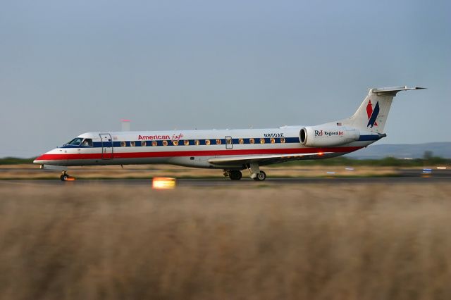 Embraer ERJ-135 (N850AE)