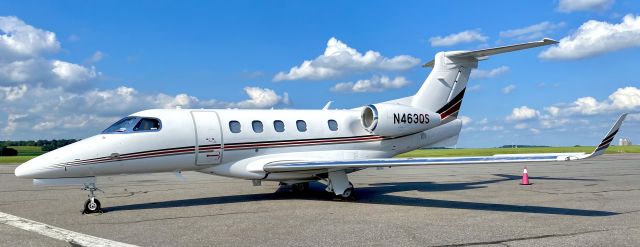 Embraer Phenom 300 (N463QS)