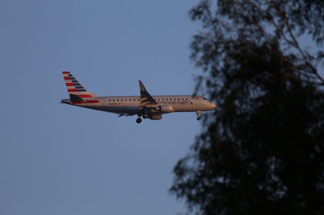 Embraer 170/175 (N202NN)